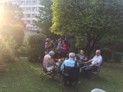 Gemütliches Beisammensein im Garten Gemütliches Beisammensein im Garten
