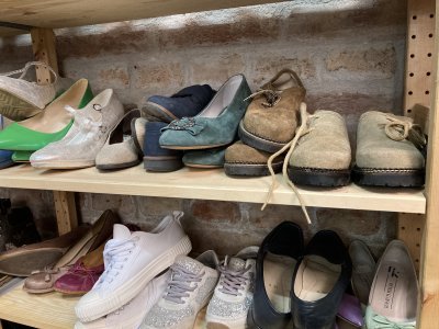 Schuhe in der Textilabteilung Schuhe in der Textilabteilung