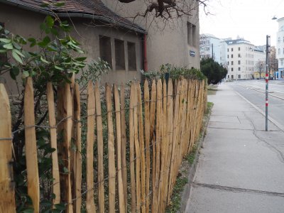 Ein neuer Zaun - ein neues Straßenbild Ein neuer Zaun - ein neues Straßenbild